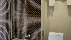 Bathroom - Hotel Dafam Savvoya Seminyak (Seminyak)