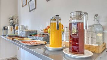 Ilmainen päivittäinen mannermainen aamiainen