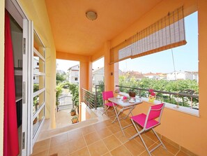 Outdoor dining - Apartments Jadranko (Zadar)