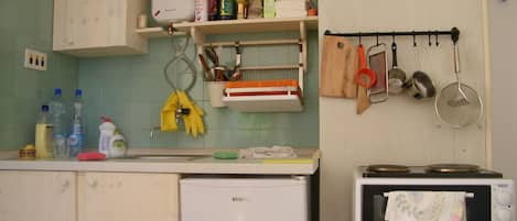 冰箱、烤箱、炉灶、厨具/餐具