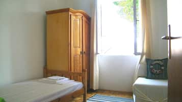 2 bedrooms, iron/ironing board, free WiFi, bed sheets