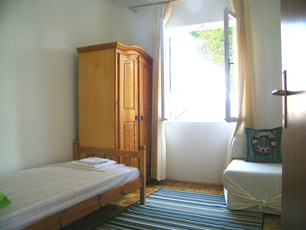 2 室のベッドルーム、アイロン / アイロン台、WiFi (無料)、ベッドシーツ