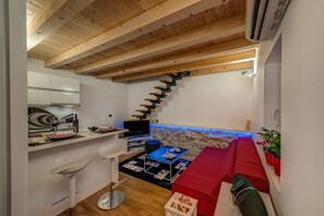 Interior - Cozy House Mia, with heated Pool, Jacuzzi In Pool And  BBQ... (Dugopolje)