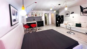 1 bedroom, WiFi, bed sheets - Large Deluxe Studio in MiniSmart RedZebra Complex (Balchik)