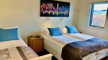 4 bedrooms, desk, soundproofing, iron/ironing board