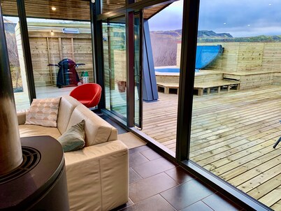 Luxury, Modern, Amazing River/Mountain view with Hot Tub. Winter/Summer Holiday