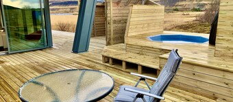 Luxury, Modern, Amazing River/Mountain view with Hot Tub. Winter/Summer Holiday