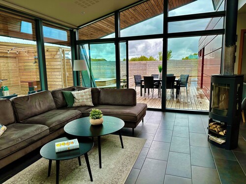 Luxury, Modern, Amazing River/Mountain view with Hot Tub. Winter/Summer Holiday