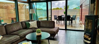 Luxury, Modern, Amazing River/Mountain view with Hot Tub. Winter/Summer Holiday