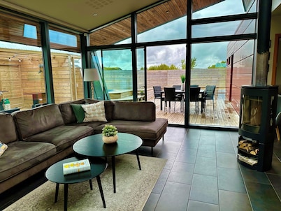 Luxury, Modern, Amazing River/Mountain view with Hot Tub. Winter/Summer Holiday