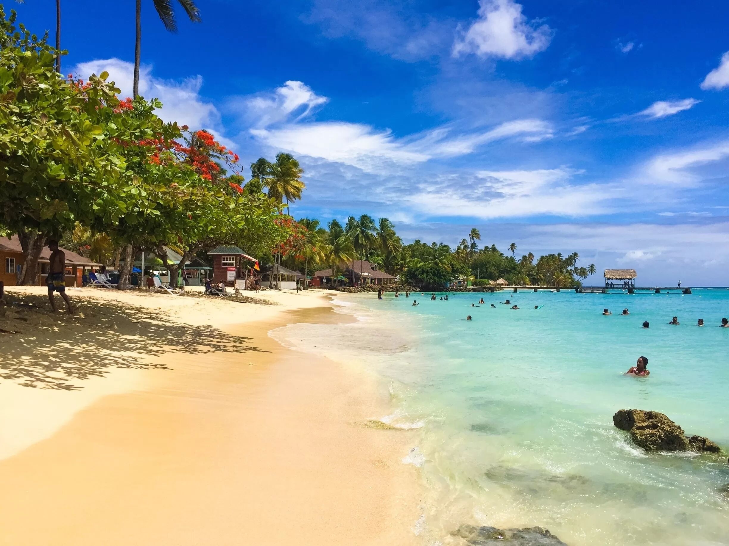 Beach nearby, sun loungers, beach towels