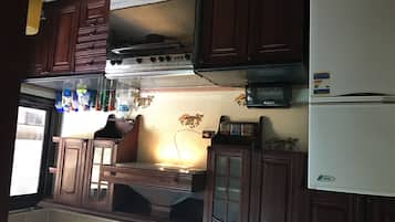 Fridge, microwave, oven, coffee/tea maker