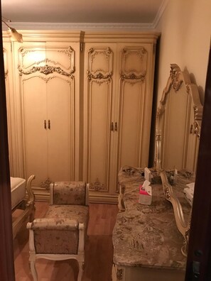Combined shower/tub, jetted tub, hair dryer, bathrobes