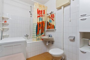 Combined shower/tub, hair dryer, towels, soap