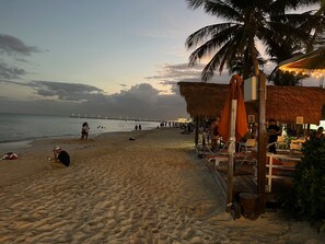 Beach nearby, sun-loungers, beach towels
