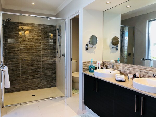 Bathroom - Magnificent Beach Retreat (Alkimos)