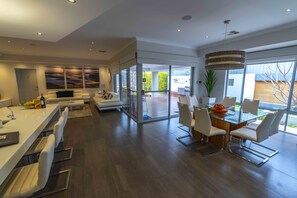 Meeting facility - Magnificent Beach Retreat (Alkimos)
