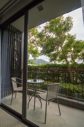 Outdoor dining - Modern Studio Apartment @ Patong (Patong)