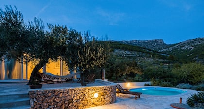 Familienfreundliche Villa mit privatem Pool und herrlichem Blick