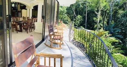 Enchanted Home, en Manuel Antonio 3 Suites 4 Baños