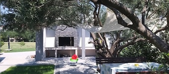 Enelani 2 apartment near the beach_outdoor gym/table tennis/table football