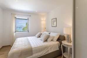 4 bedrooms, in-room safe, iron/ironing board, travel crib
