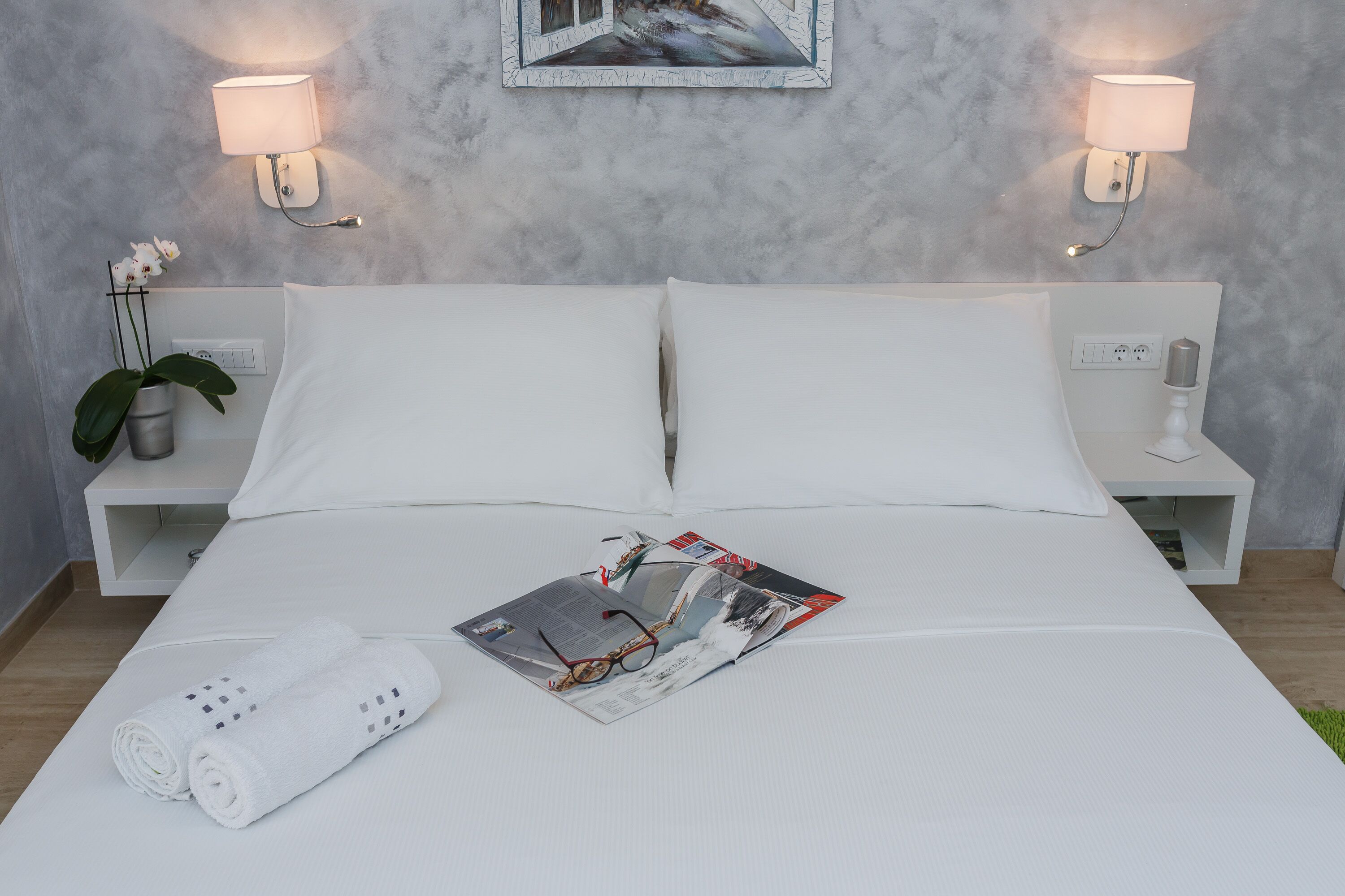 1 makuuhuone, tallelokero huoneessa, silitysrauta/-lauta