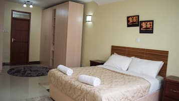 3 室のベッドルーム、デスク、アイロン / アイロン台、WiFi (無料)