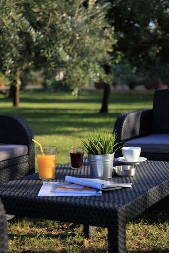 Unter dem Walnussbaum Pomer - Familienfreundlich, großer Rasen, Grün, Natur