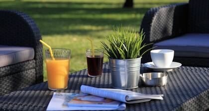 Under the Walnut Tree Pomer - Family & pet-friendly, big lawn, greenery, nature
