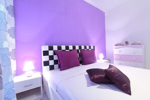 1 habitación, tabla de planchar con plancha, cuna de viaje y wifi