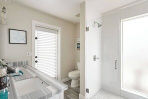 Combined shower/tub, hair dryer, towels, soap