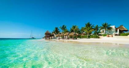 Clean spacious apartment w/ pool. Central Cancun 5 mins from beach