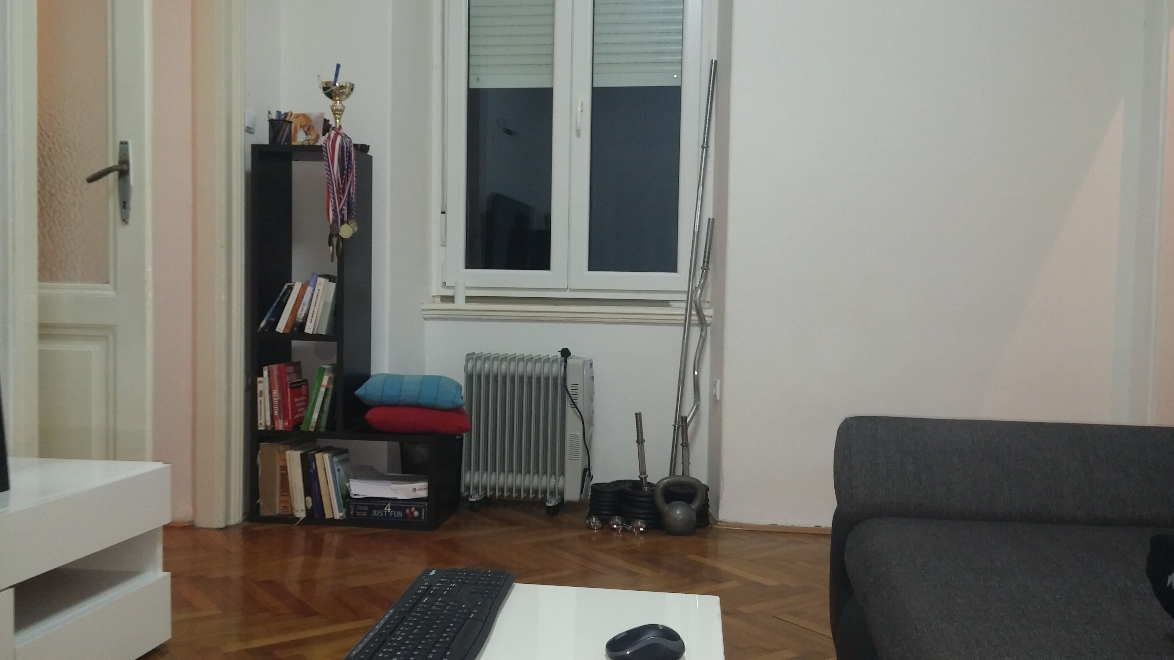 Télévision, livres, chaîne hi-fi