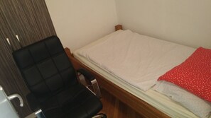 1 bedroom, iron/ironing board, internet, bed sheets