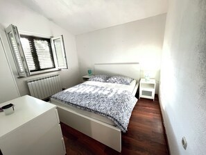 3 dormitorios, tabla de planchar con plancha, wifi gratis y ropa de cama