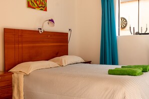 3 bedrooms, desk, free WiFi, bed sheets