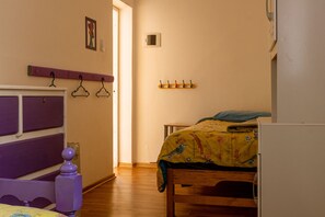 3 bedrooms, desk, free WiFi, bed sheets