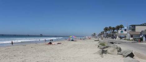 Beach nearby, sun-loungers, beach umbrellas, beach towels