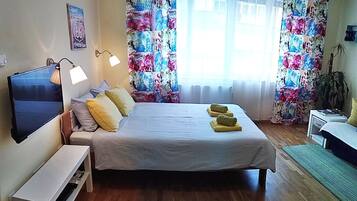 1 slaapkamer, een strijkplank/strijkijzer, wifi, beddengoed