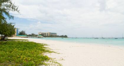 Appartement moderne à deux chambres situé dans la zone historique de Bridgetown, à la Barbade