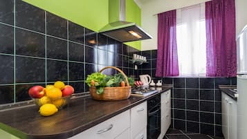 Fridge, oven, stovetop, highchair