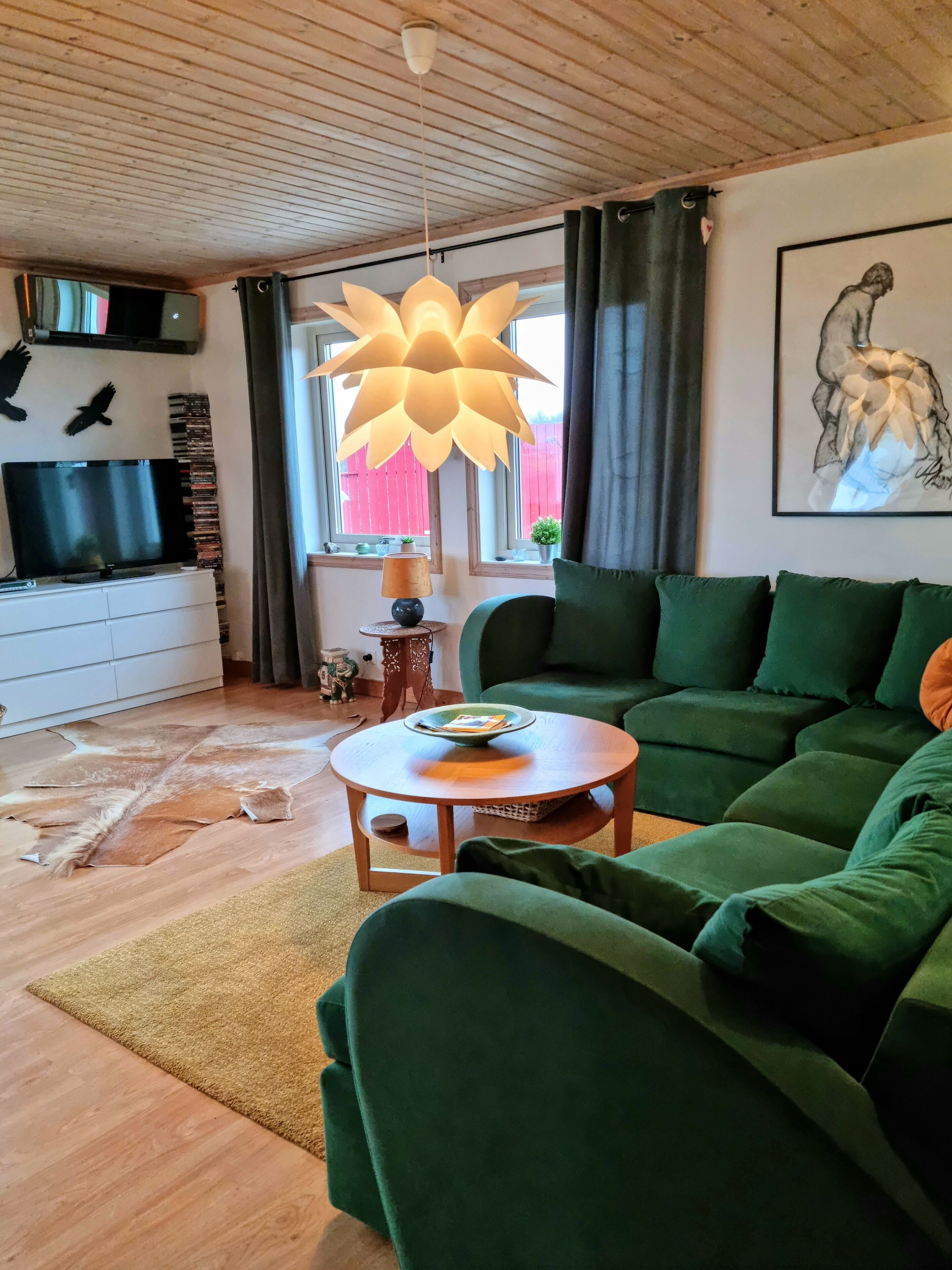 Smart TV, DVD player, stereo