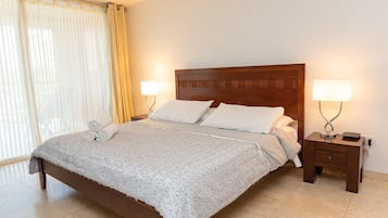 2 bedrooms, in-room safe, desk, iron/ironing board