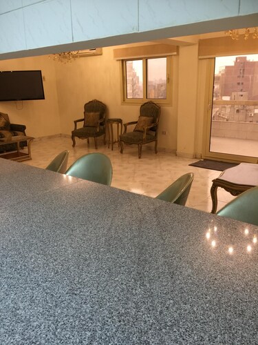 Great location between Lebanon & Sheihab St.