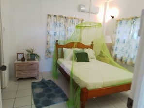 1 chambre, fer et planche à repasser, Wi-Fi gratuit, draps fournis