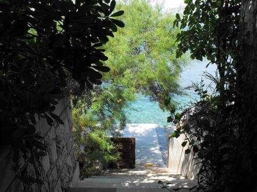 Stone house GREGOV - family groups ,eco Tourism,direct access on private beach