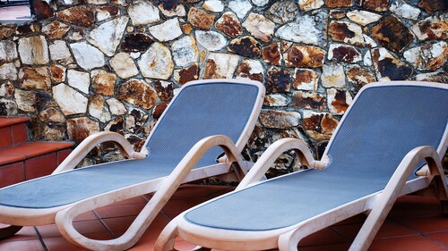 Skywind- Cozy Private Apartment, In A Secure Setting, Near Golf, Town and Beach