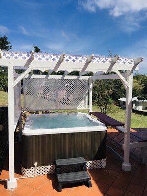 Bain à remous extérieur