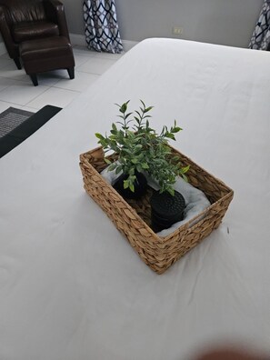 3 bedrooms, in-room safe, desk, iron/ironing board